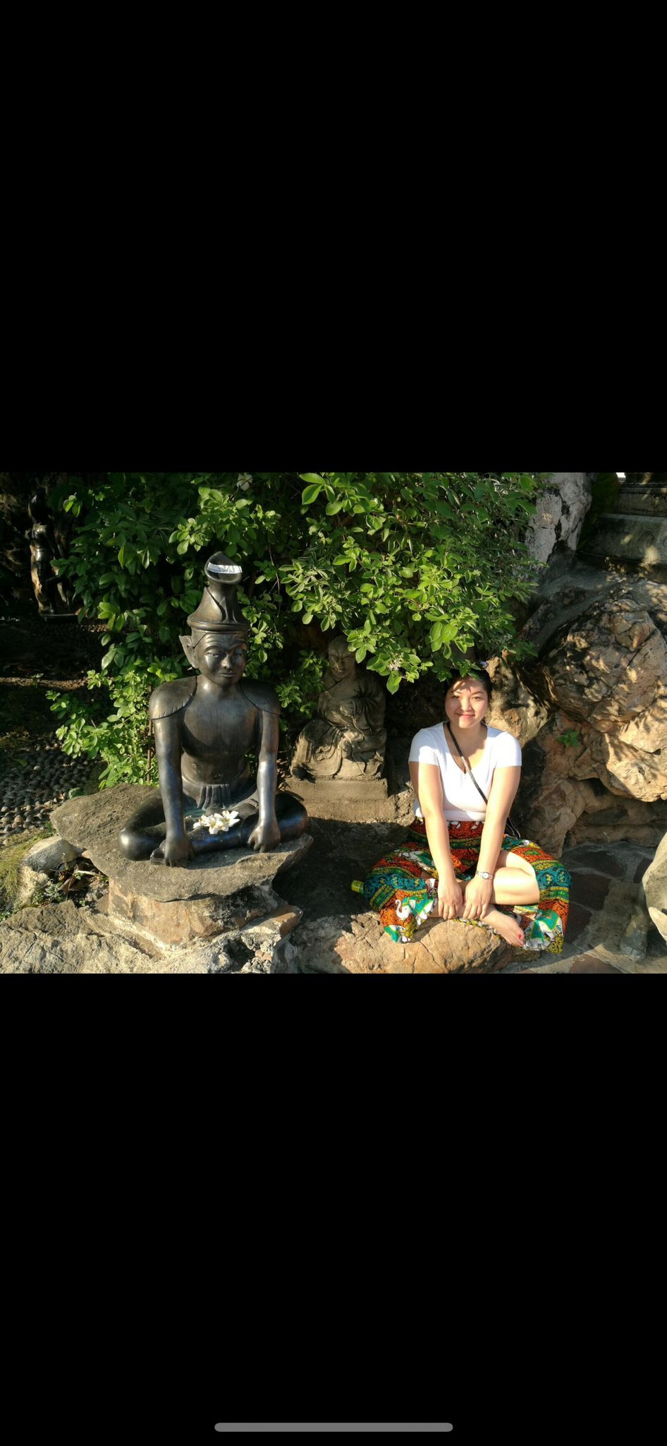 Cherry at the Shivago statue, Wat Pho
